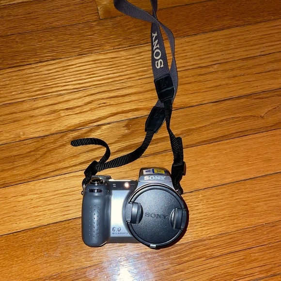 SONY digital camera - Picture 1 of 8